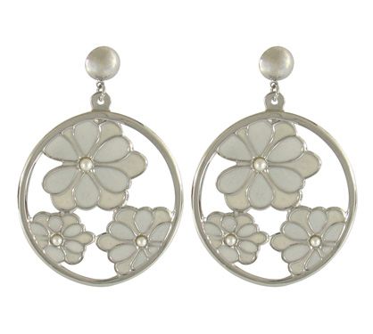 Brinco Flores Brancas